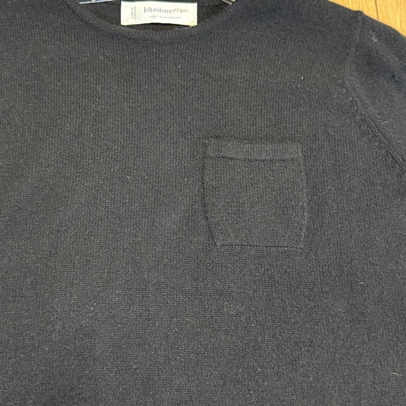 Johnstons of Elgin 100% Cashmere Sweater in like new condition! Black - Picture 3 of 4